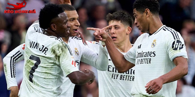 Los Blancos nhỉnh hơn về mặt chạm trán