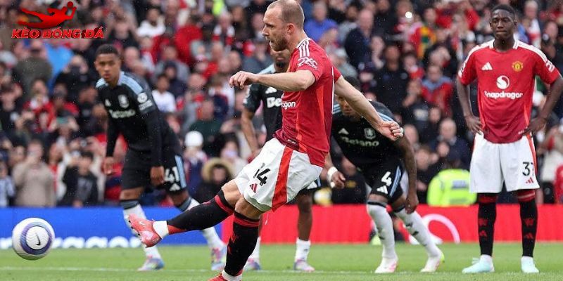 Cặp đấu với phong độ trái ngược Man Utd vs Aston Villa